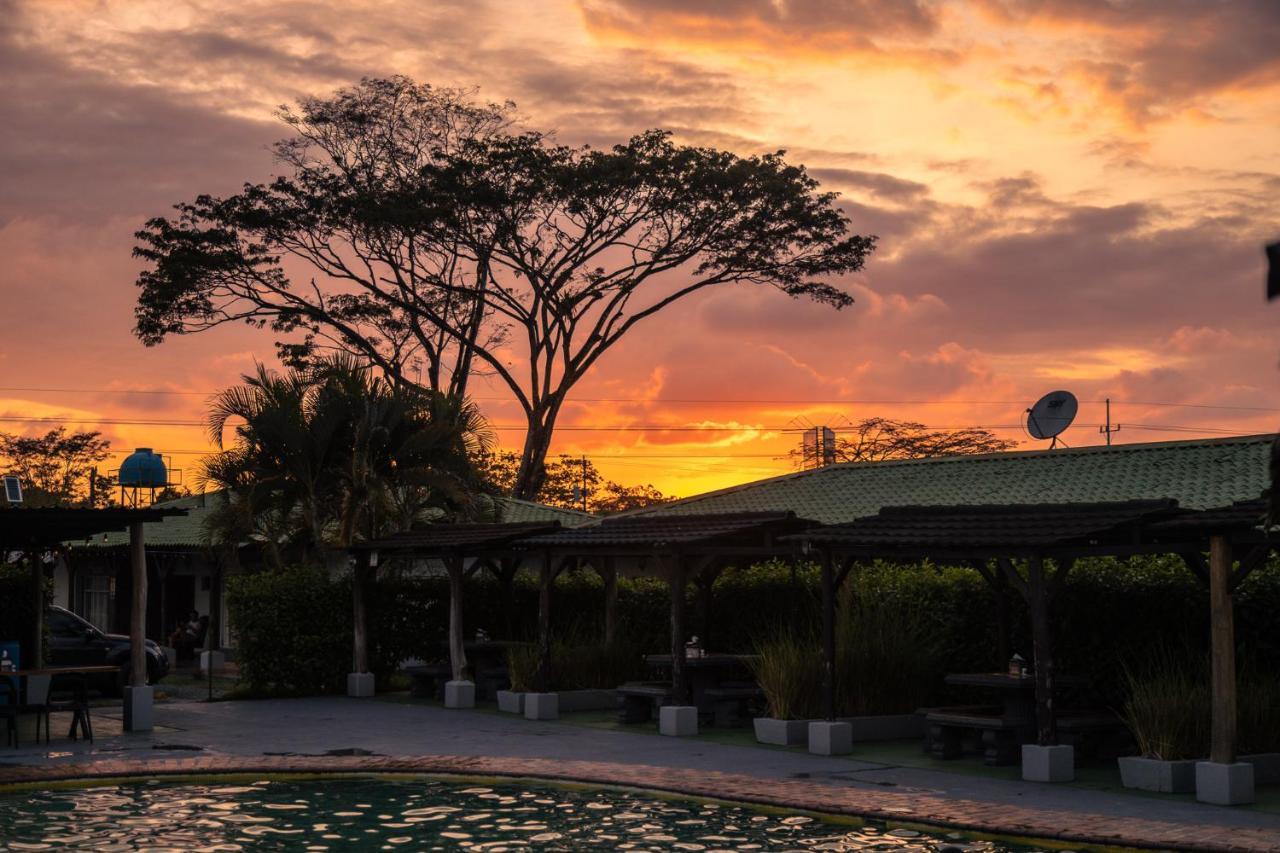 Hotel El Rancho เกโปส ภายนอก รูปภาพ