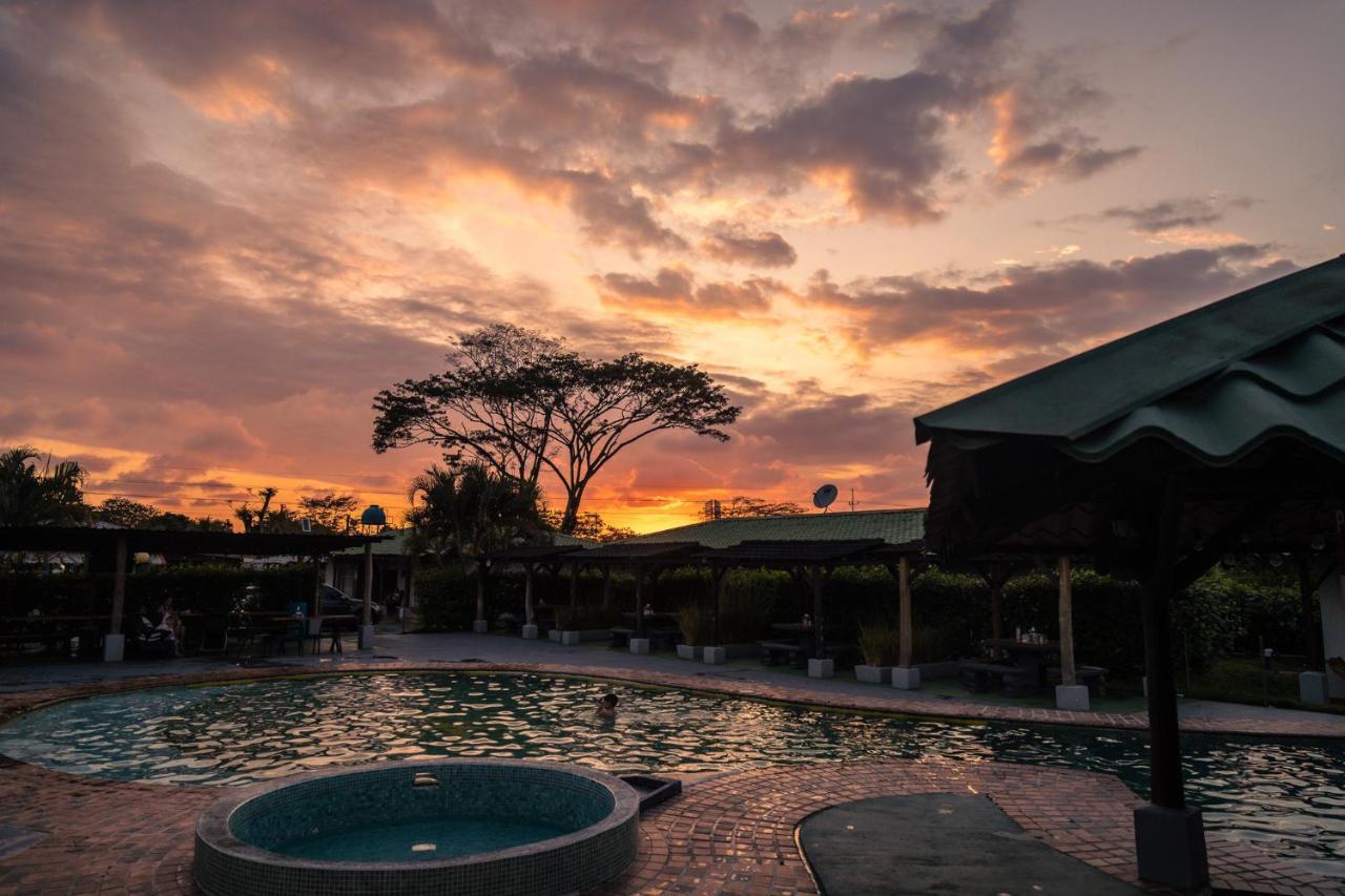 Hotel El Rancho เกโปส ภายนอก รูปภาพ