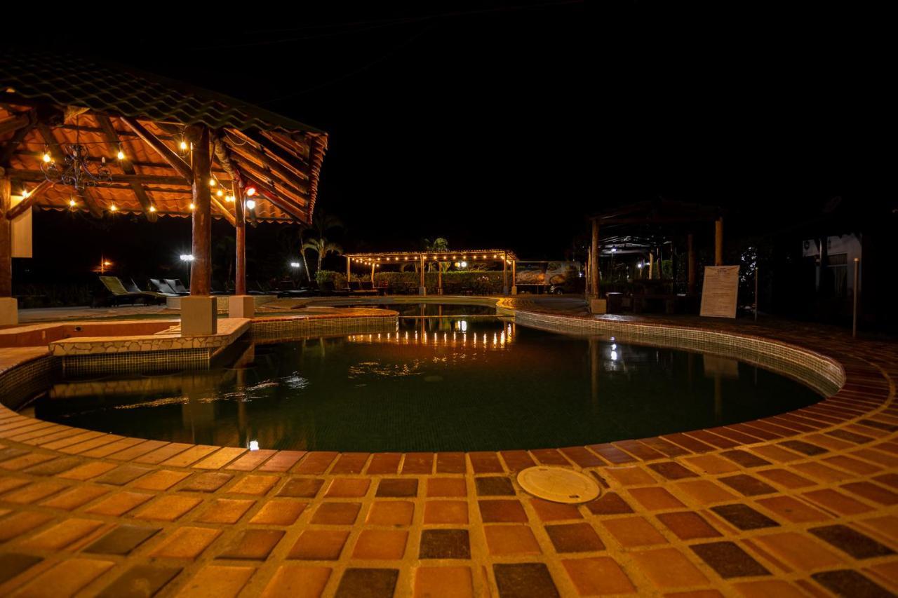 Hotel El Rancho เกโปส ภายนอก รูปภาพ