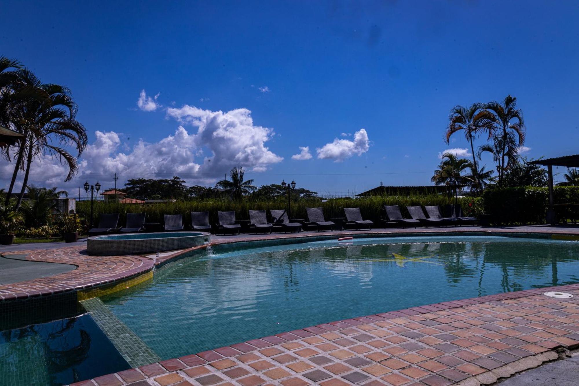 Hotel El Rancho เกโปส ภายนอก รูปภาพ